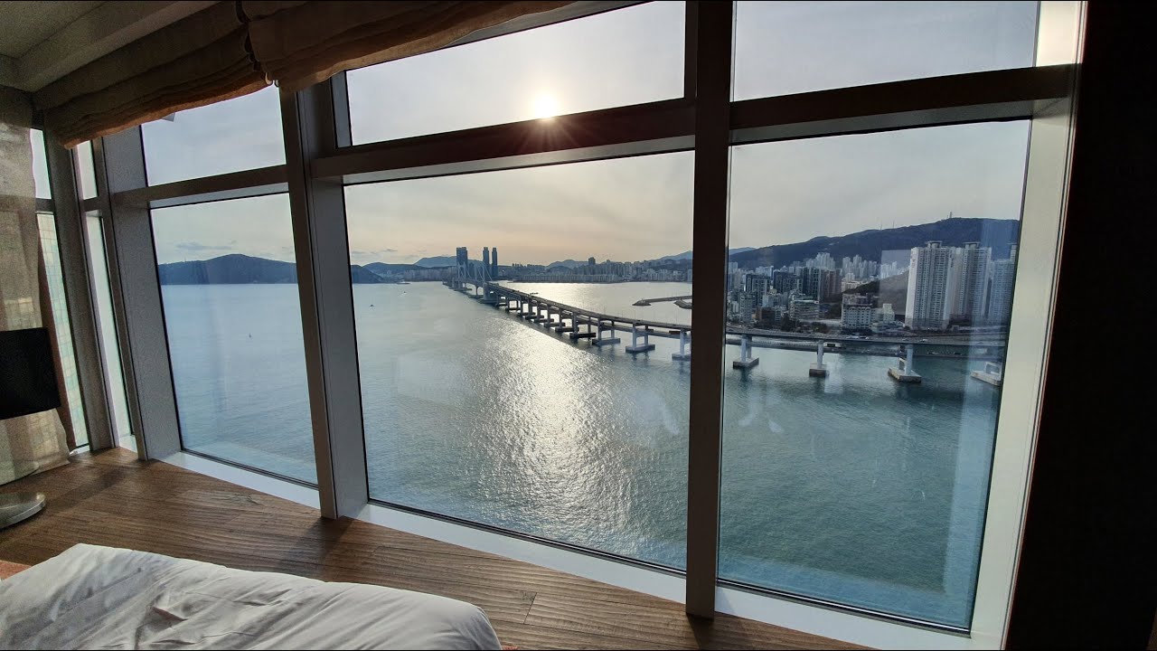 Hotel room with the Incredible Ocean View!! [Park Hyatt Busan]