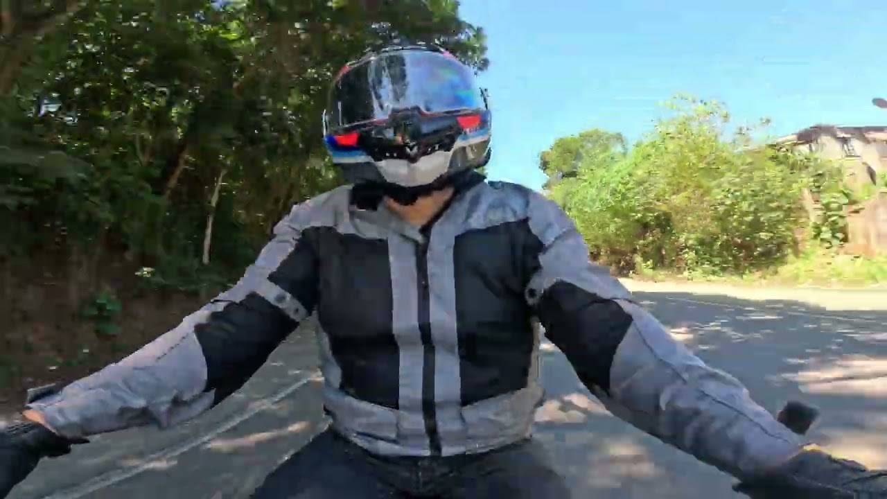Triumph Speedmaster vs Harley Davidson Breakout? Cruzando Paisagens Incríveis rumo à Pedra do Baú!