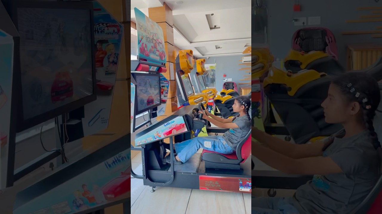 Karishma Ne kar wala game chalaya 🚗😀 