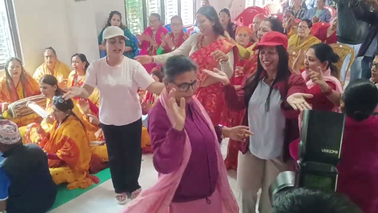 नेकपा एमाले अध्यक्ष केपी शर्मा ओलीको चुनावी प्रचार कार्यक्रम दमक १ स्थित दुर्गा मन्दीरमा ।