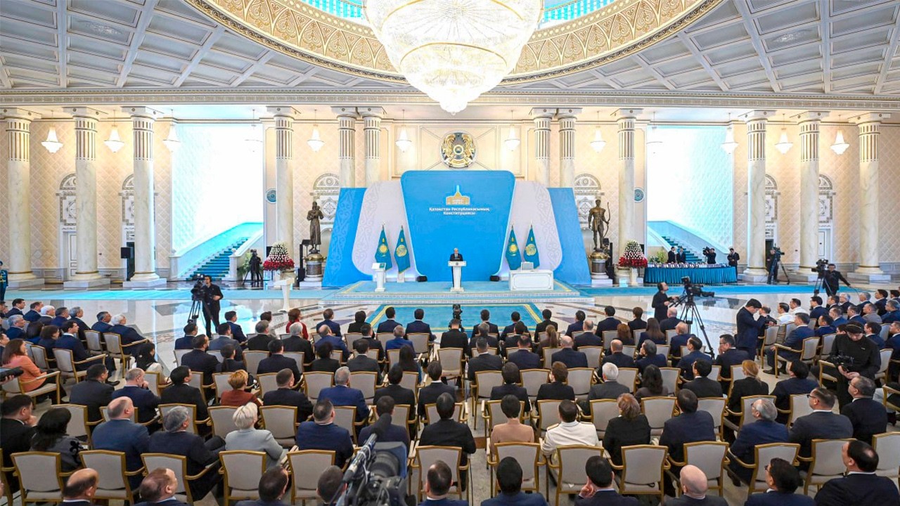 Президент принял участие в торжественном мероприятии, посвященном принятию Конституции