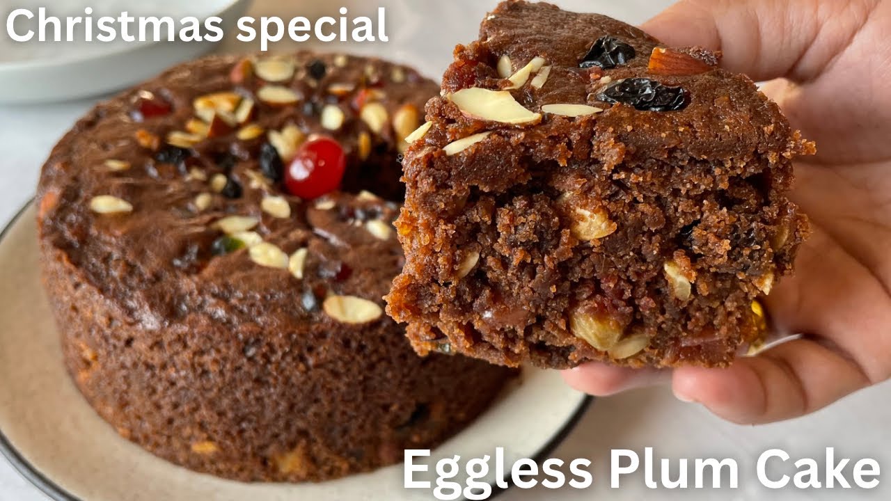 कोणीही बनवु शकेल एवढ्या सोप्या पद्धतीने ख्रिसमस केकChristmas Special Fruit Cake | Eggless Plum Cake