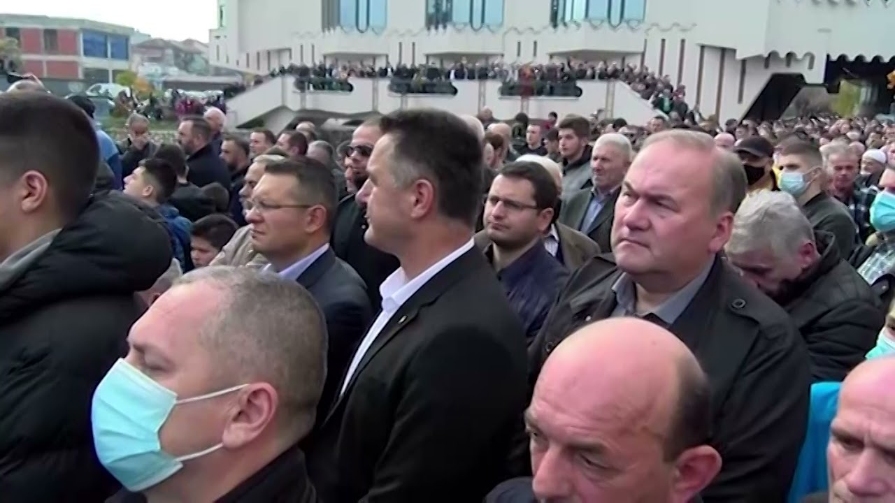 Nakon dženaze na gradskom trgu, Zukorlić ukopan u Orlju