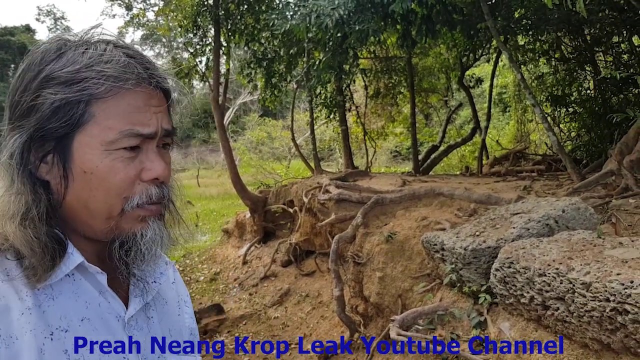 Prasat Neak Poan in the middle of East Baray