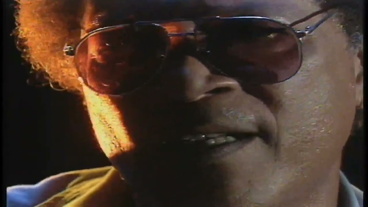 Roberto Ribeiro - TODO MENINO É UM REI (DVD Programa Ensaio) 1991