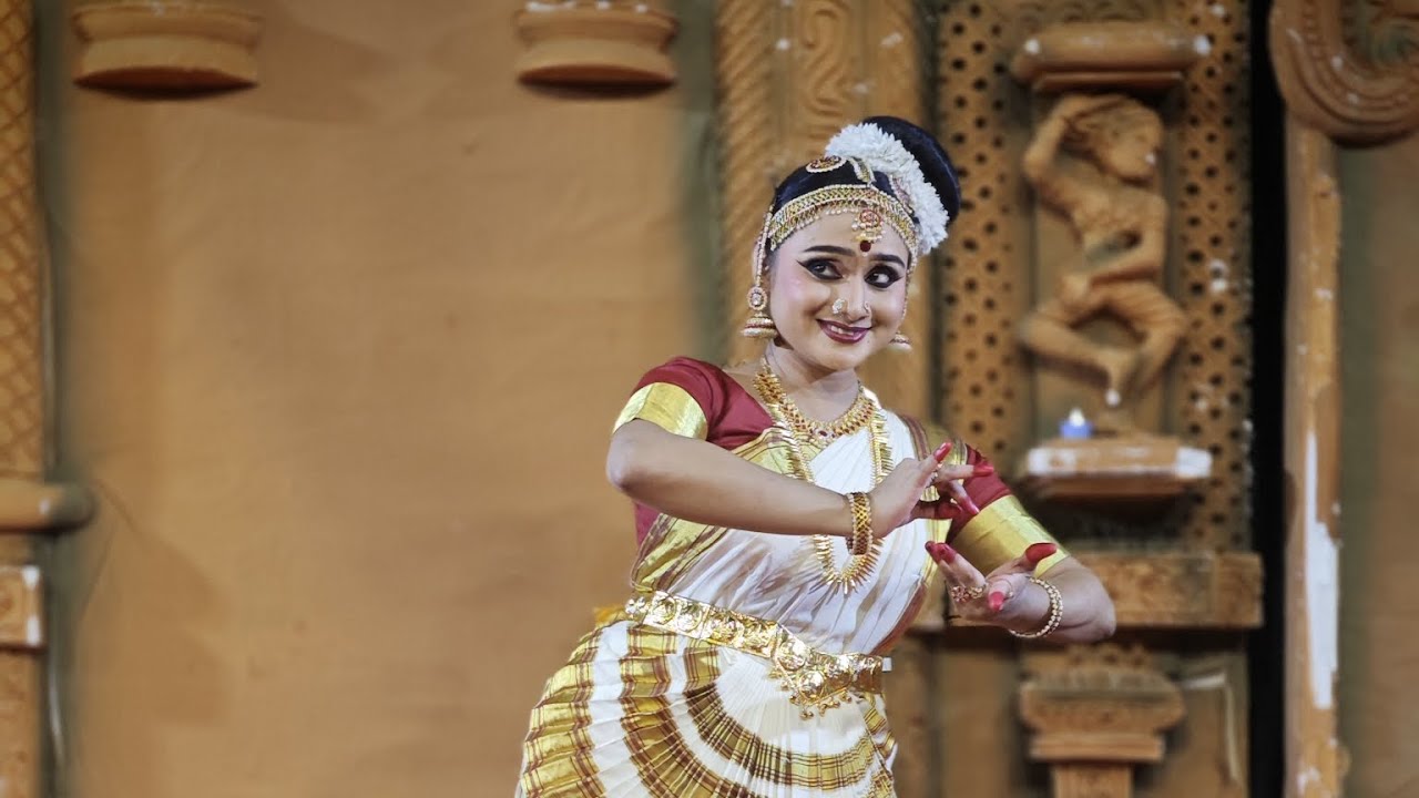 Omanathingal kidavo_ Mohiniyattam Padam_ Devi Asokan@devividya9007