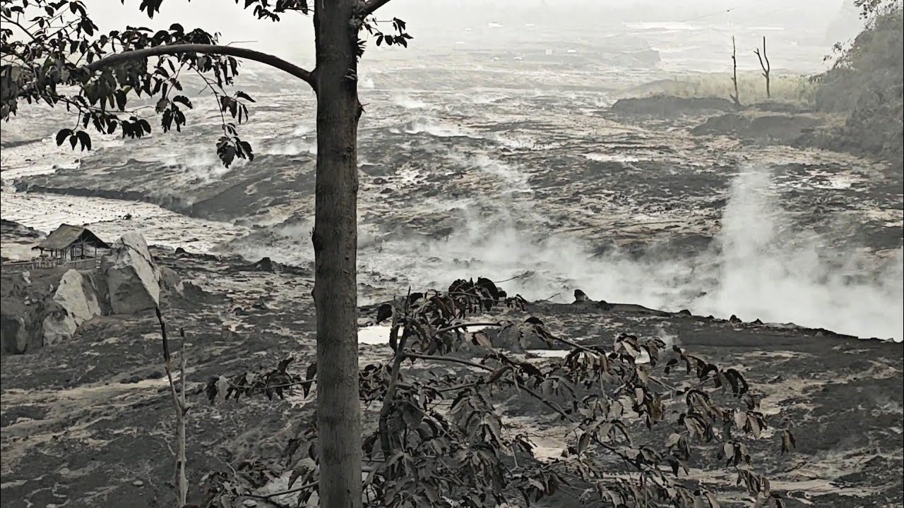 AWAS !!! DETIK-DETIK BANJIR LAHAR PANAS SEMERU DATANG