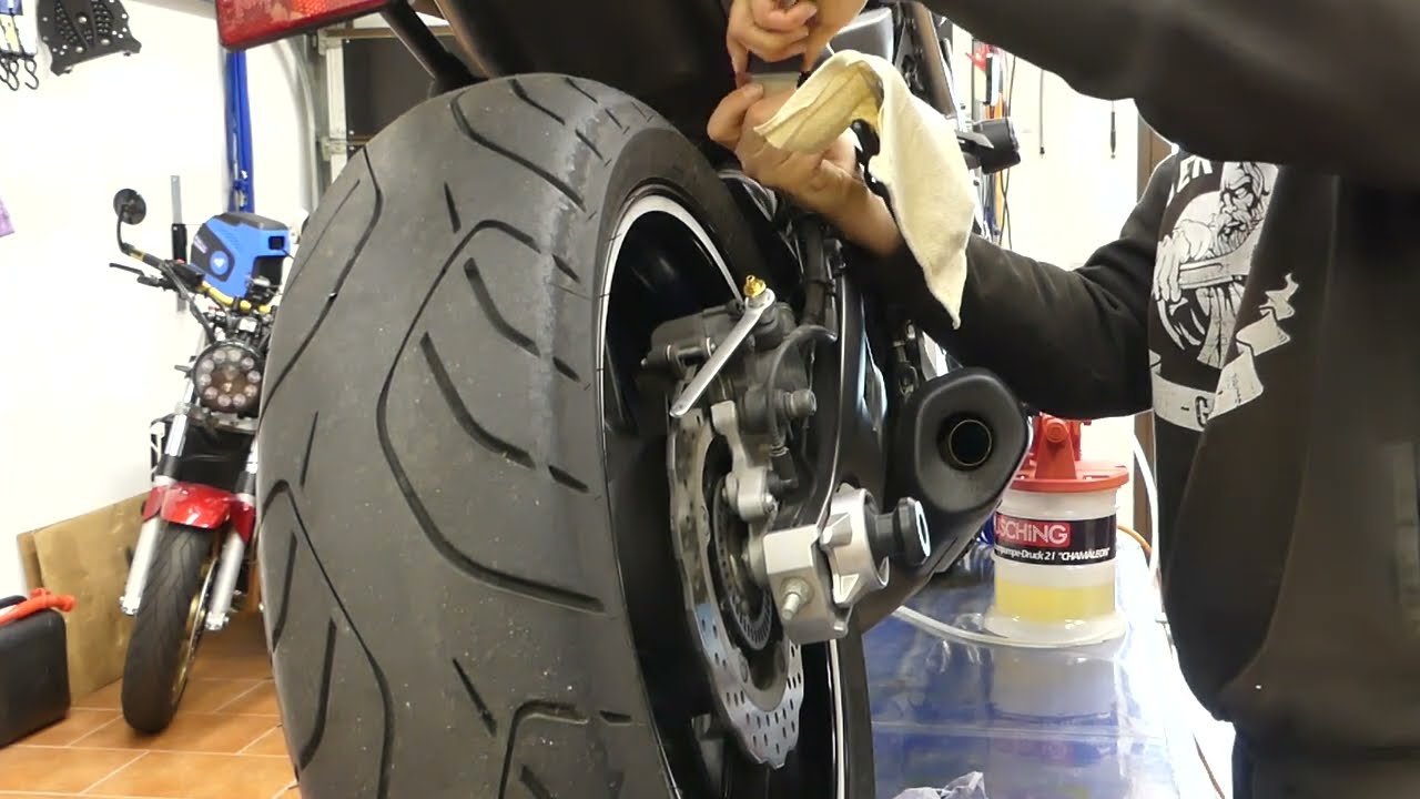 Yamaha MT-07 -- Service 2024 -- Öl und Bremsflüssigkeit