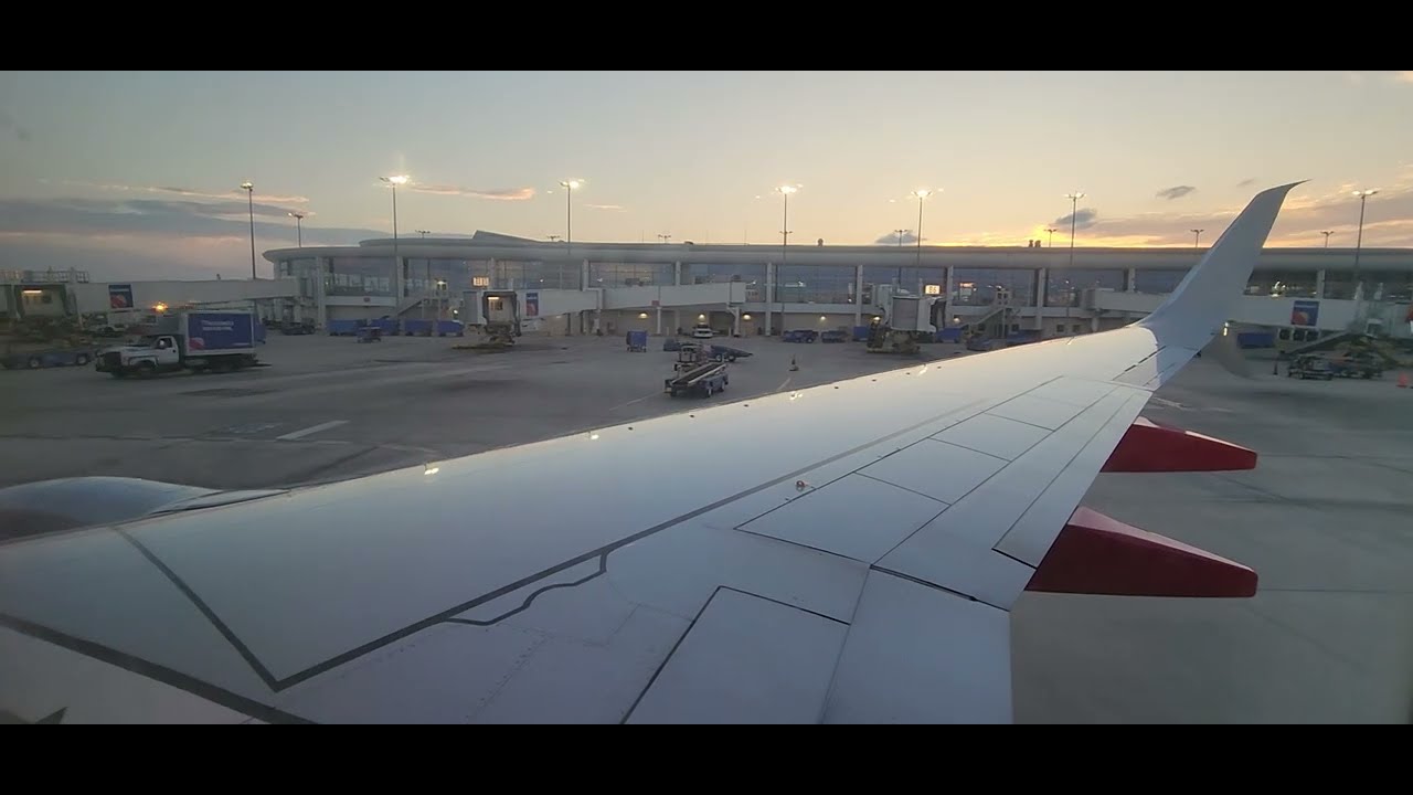 Southwest (SWA1542) B737-800 takeoff at New Orleans Louis Armstrong Airport (MSY) to Houston