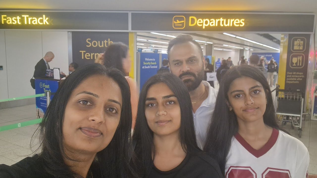 Charmy & yashi chaljya india ane daddy thaya emotional 😢  !!London to india 🇮🇳 !!