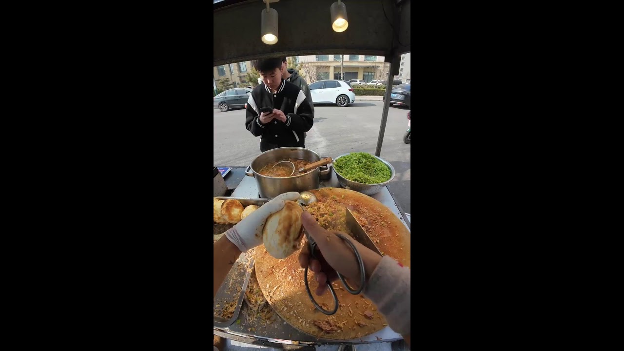 Delicious food live