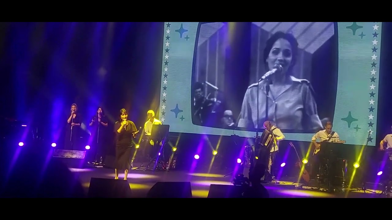 בארץ אהבתי השקד פורח - רוחמה רז (היכל התרבות, 22.10.2025)