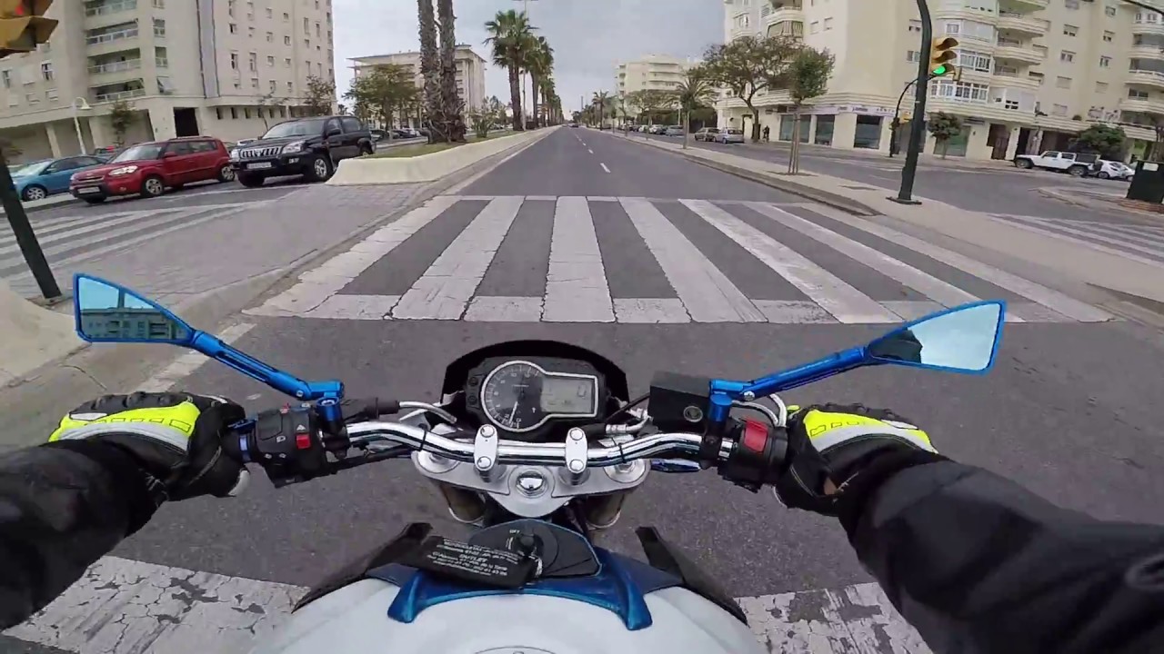 City Driving Suzuki GSR 750