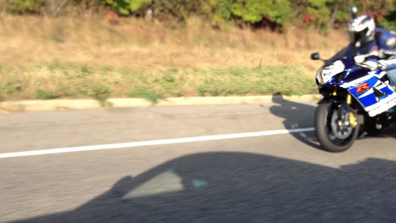 SpoolBus 996tt Porsche vs. 2005 Suzuki GSXR-1000 Bike 40-160mph roll