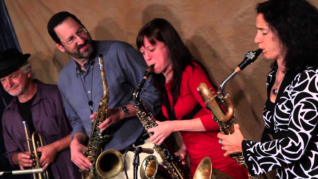 Marlon Sobol and Zion80 Perform in the Toca Studio - Tov L' Hodot