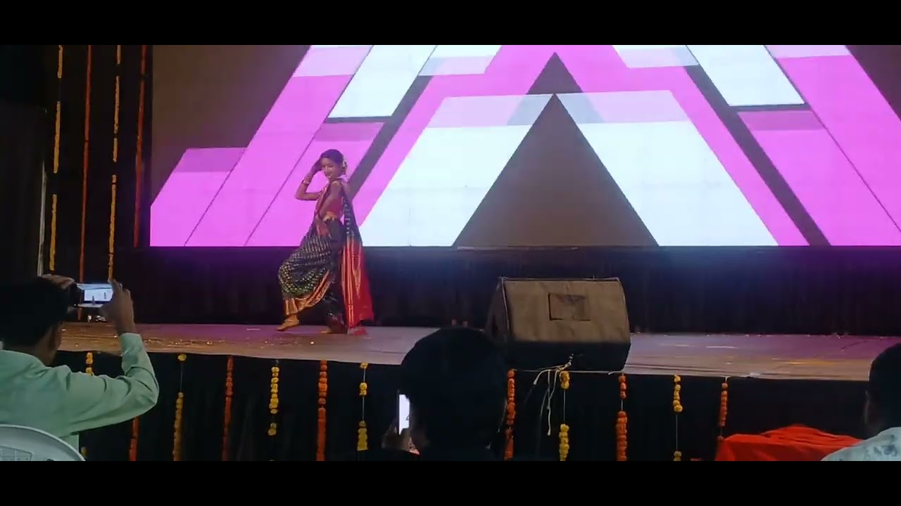 आमच्या मराठी शाळेच्या विद्यार्थिनीचा लावणी डान्स💃💃