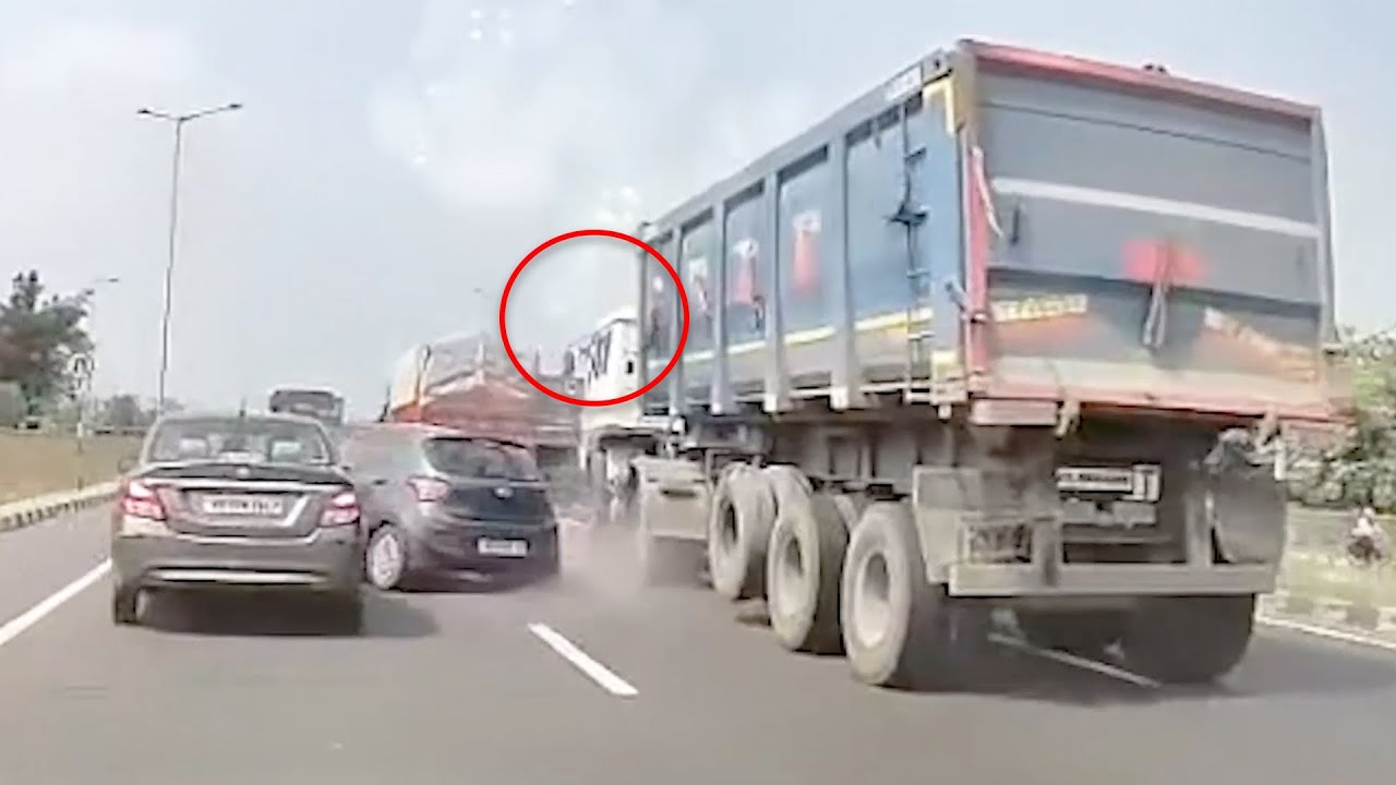 That's How You Put Your Family's Life in Danger on Indian Roads 😨