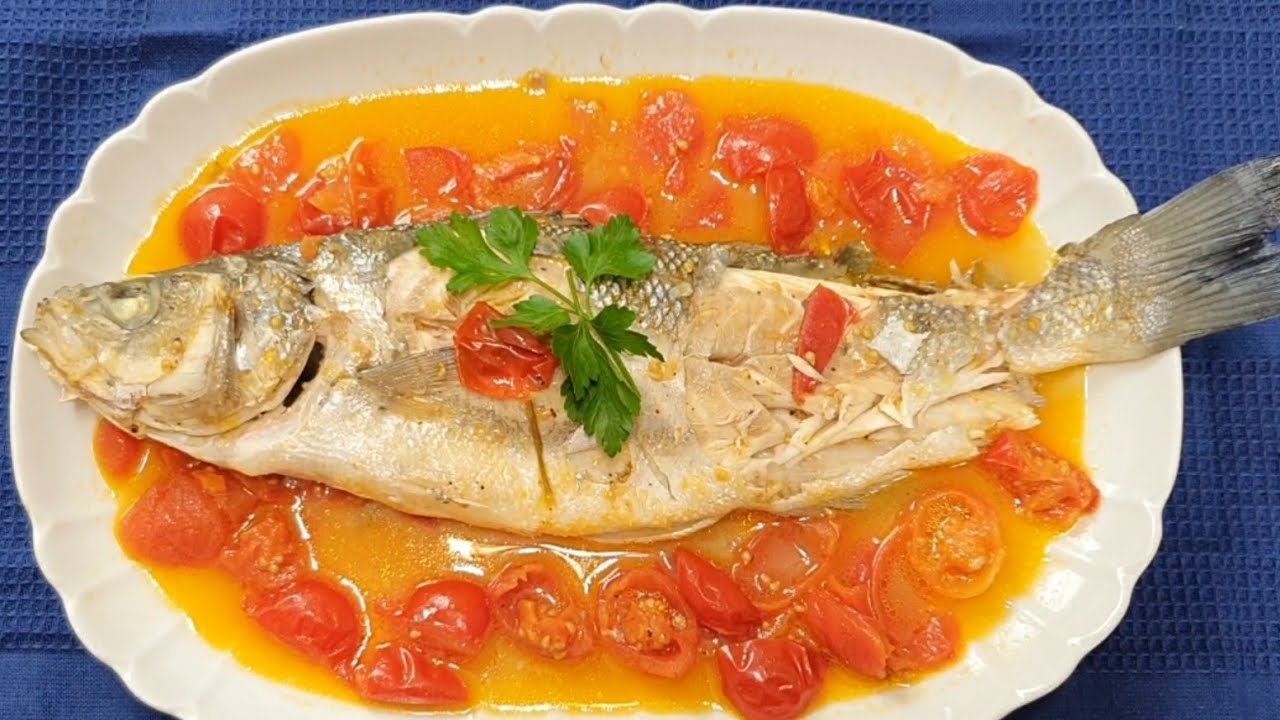 SPIGOLA ALL'ACQUA PAZZA RICETTA FACILE VELOCE E DELIZIOSA | Sea bass in crazy water | Franceska Chef
