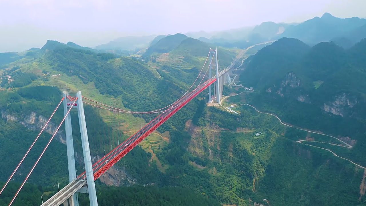 The world's eighth tallest bridge Guizhou Qingshui River Bridge世界第八高橋貴州清水河大橋