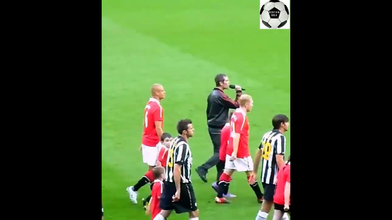 Ian Brown Singing Stone Roses Song 
