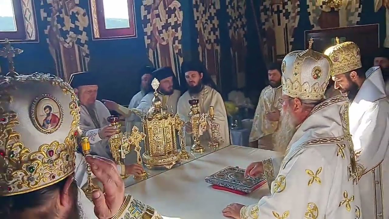 SFINȚIRE ALTAR la VALEA MARE - 3 Episcopi și mai mulți STAREȚI și  STAREȚE prezenți la eveniment
