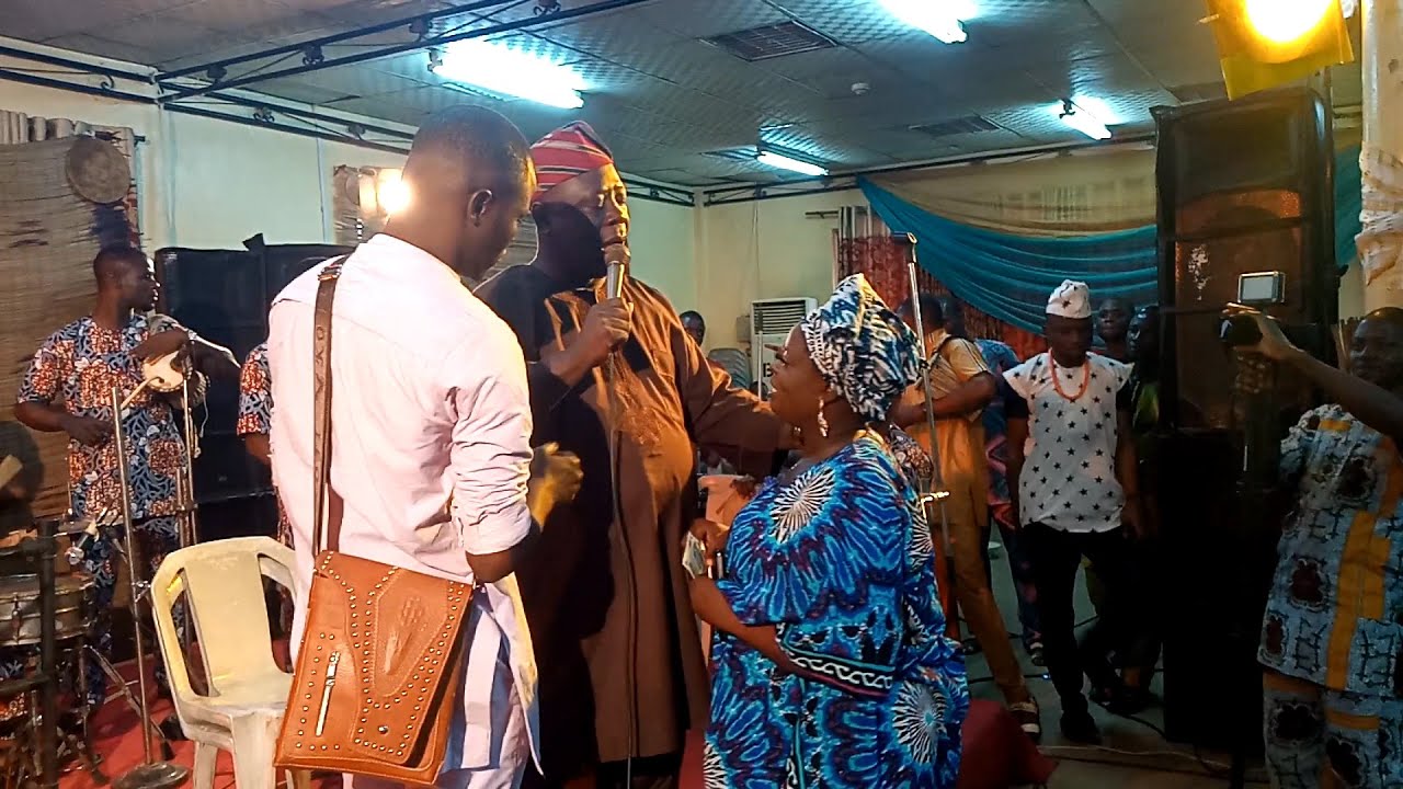 Ayo Ewebiyi Spray Ajobiewe Performs On Stage @ Her Album Launch Asa