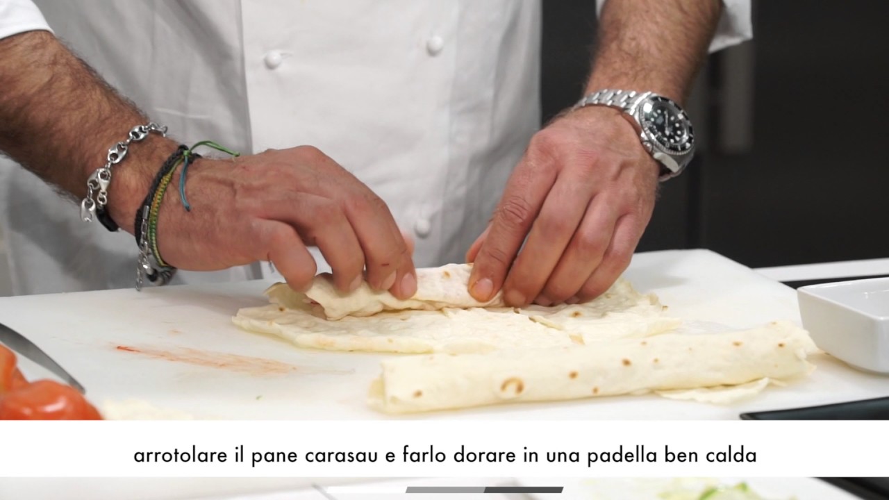 Crepes croccanti di pane carasau con gamberi rossi, cozze e verdure| Luigi Pomata | Saporie