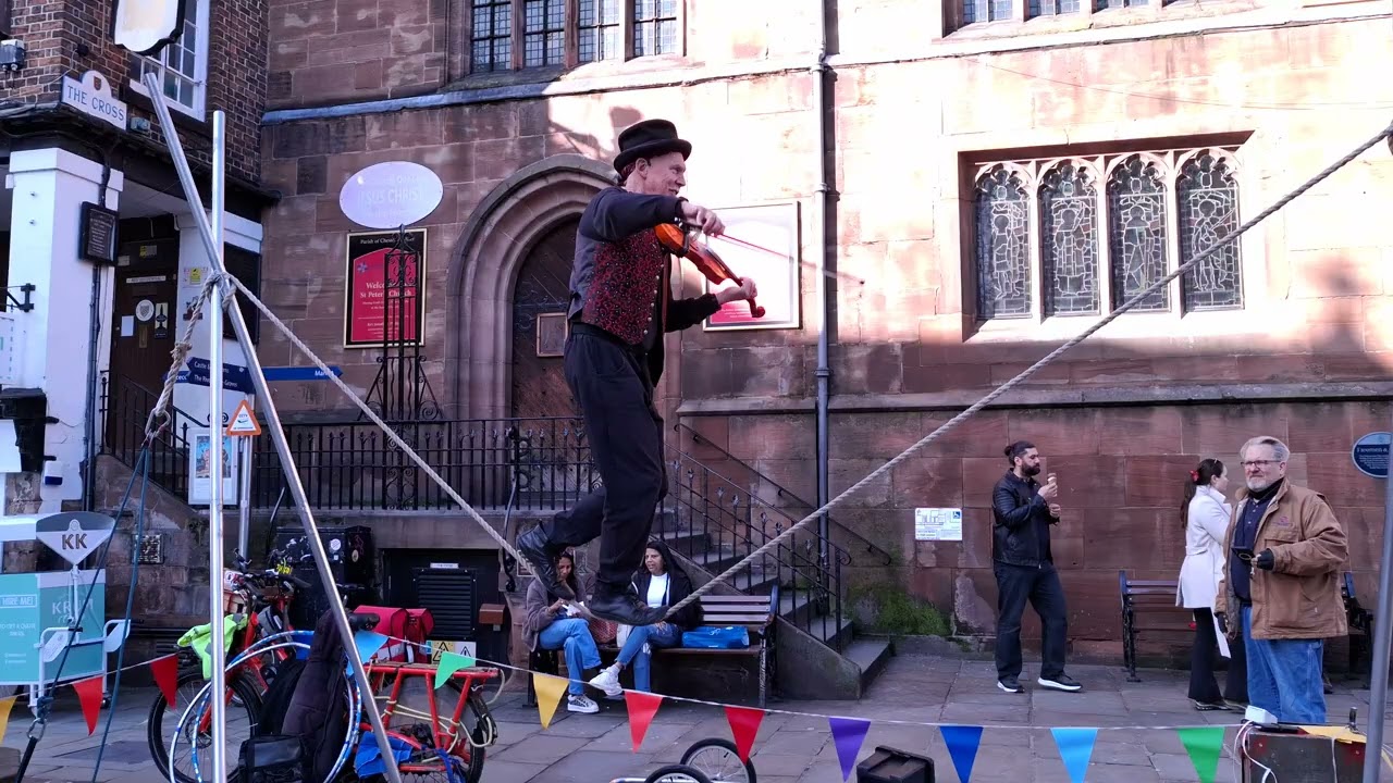 AMAZING STREET PERFORMER