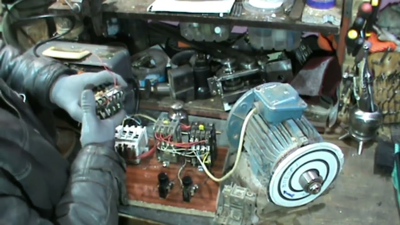 Нажать две кнопки