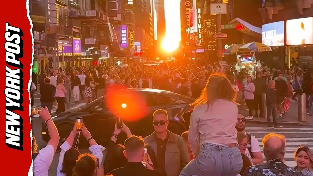 Crowds Gather in Times Square to Catch Beautiful 'Manhattanhenge'