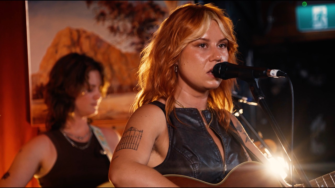 Maddy Jane - It Can't Be Heartbreak If It's Not Love (Official Live Video)