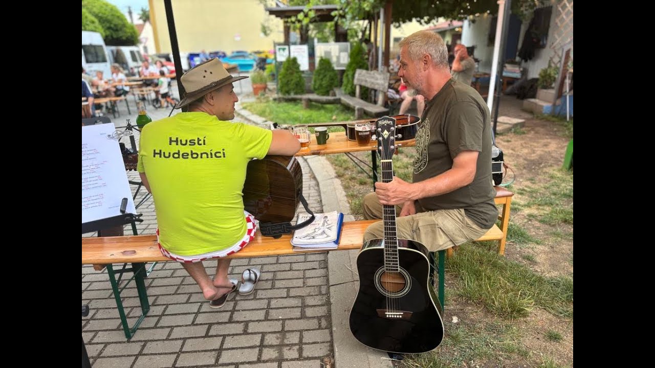 ♫ ♪ Hustí hudebníci zahájili šňůru letních setkání u VINOTÉKY ve VRANOVICÍCH ♫ ♪ 3. 7. 2025