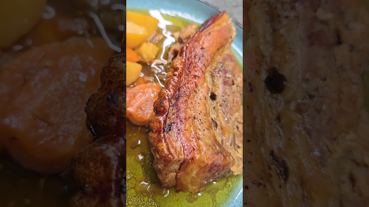 Krustenbraten vom Schweinebauch mit einer nicht gebundenen So&szlig;e,  ein Schmankerl 🌞😁🧑&zwj;🍳