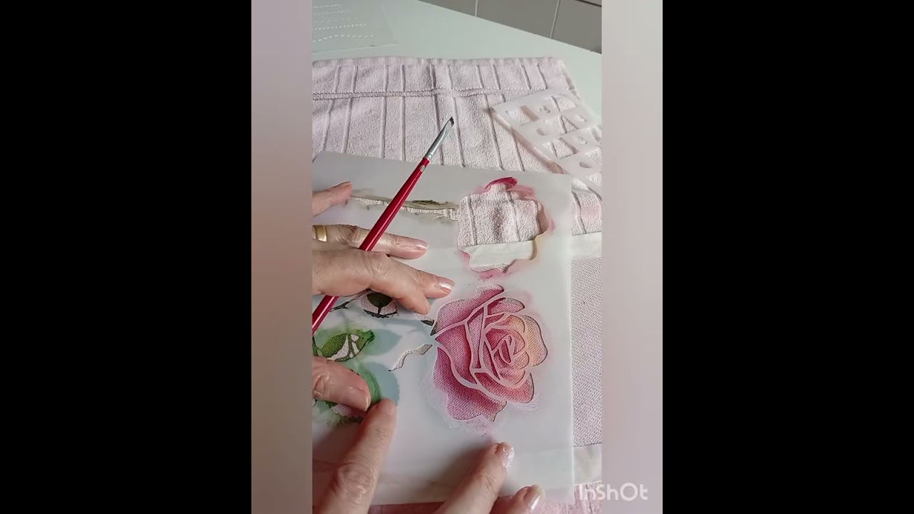 PINTURA EM TECIDOS: ROSA EM SOBREPOSICAO STENCIL