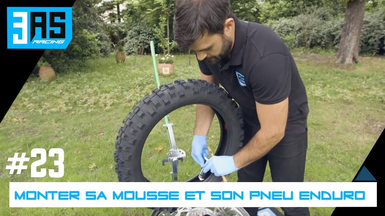 Comment monter son pneu et sa mousse enduro - Tuto Moto #23