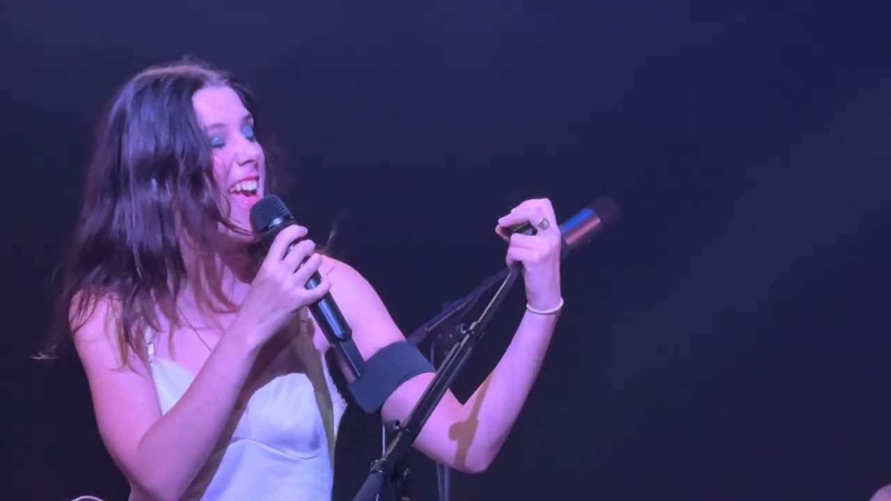 Wolf Alice @ The Troubadour 7/22/25 “The Sofa”