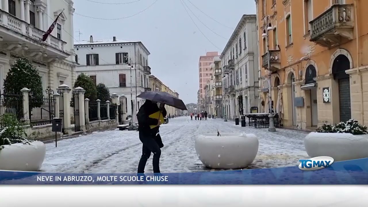 Neve in Abruzzo, disagi alla viabilita e scuole chiuse