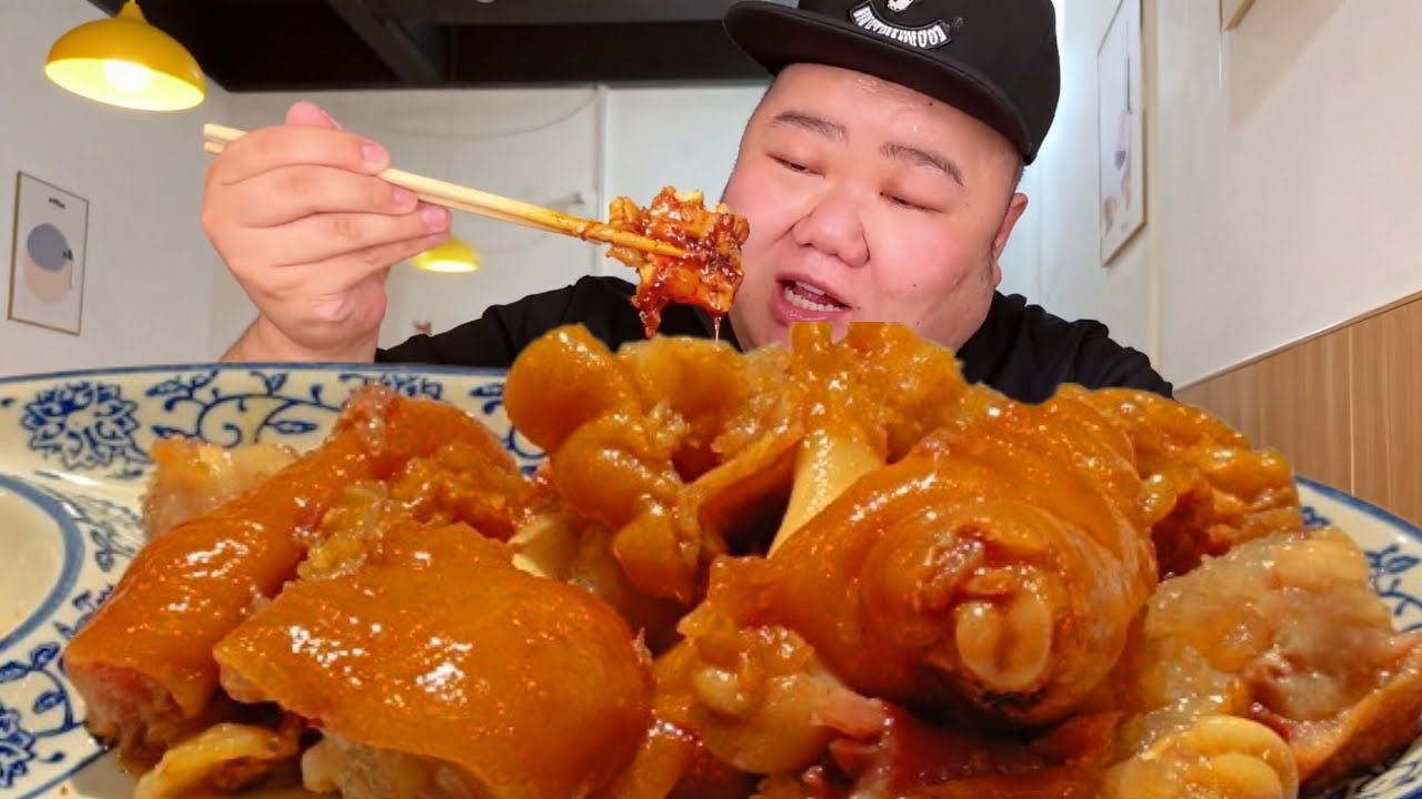 【大胃王挑戰】重慶蹄花硬核挑戰！怒花 420 元炫整份招牌蹄花，一口下去軟爛脫骨，裹滿紅油醬汁大口吸著吃，太過癮了！ ｜Noodle Food Challenge【櫻木花胖】