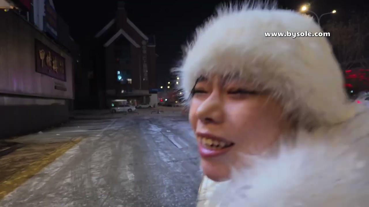 chinese girl sanshui barefoot travel to harbin in winter