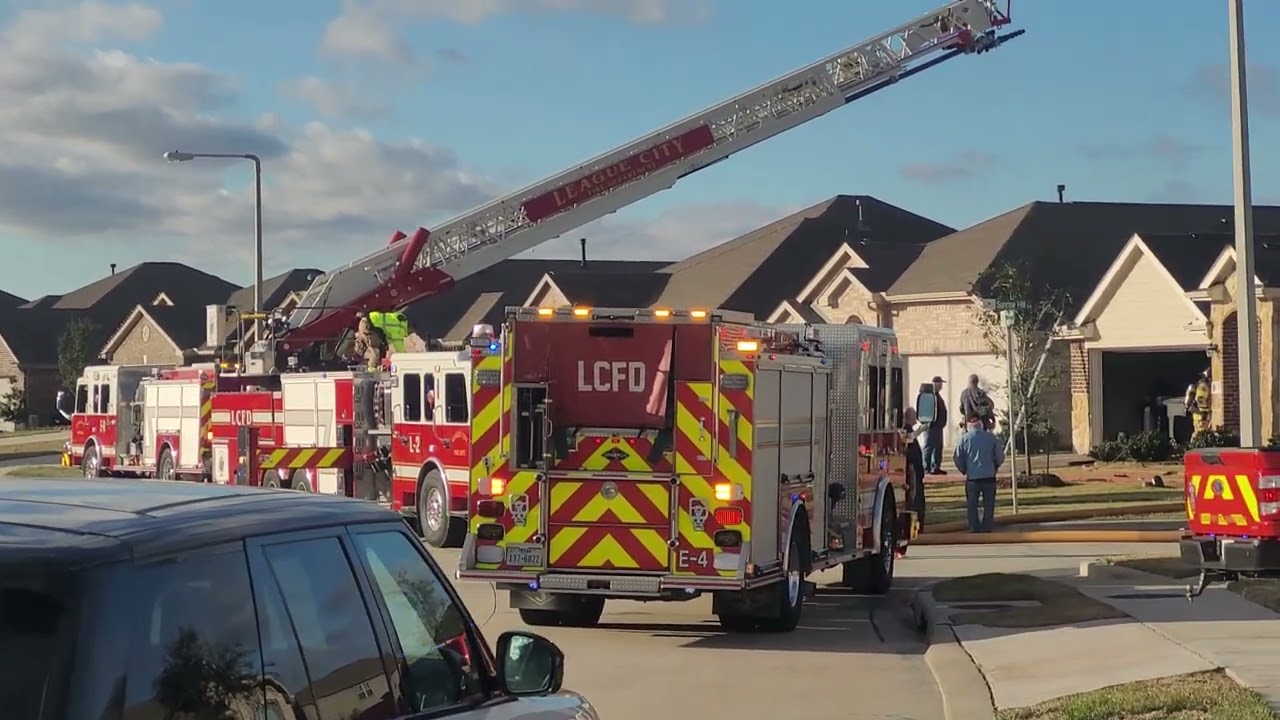 League City FD respond to a house fire on 12-26-2022