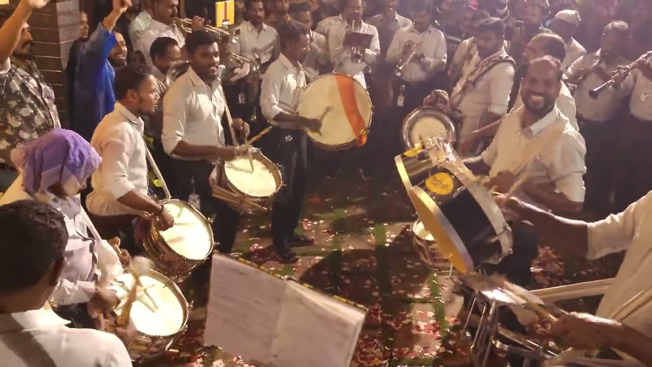 ഏത് ടീമിനോട് ചോദിച്ചാലും ഇത് പാടാൻ Kairali-ക്ക് മാത്രമേ പറ്റൂ എന്ന ഉത്തരം മാത്രം..🔥 #kairalibandset