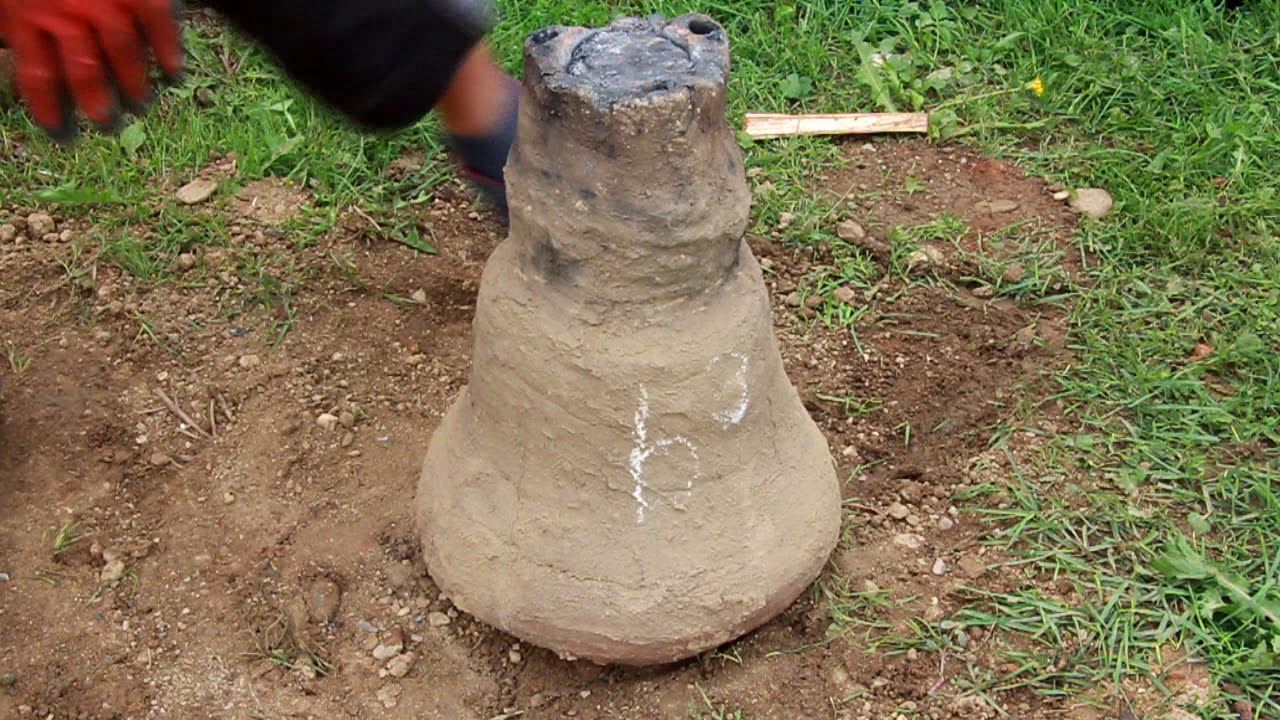 Odlievanie zvona (9 kg, b3)/ Harangöntés /Casting of bell