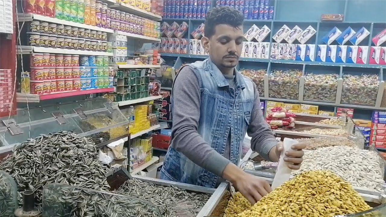 الشغل مش عيب  شاب عشريني يمتلك 3 محمصات في 5 سنوات