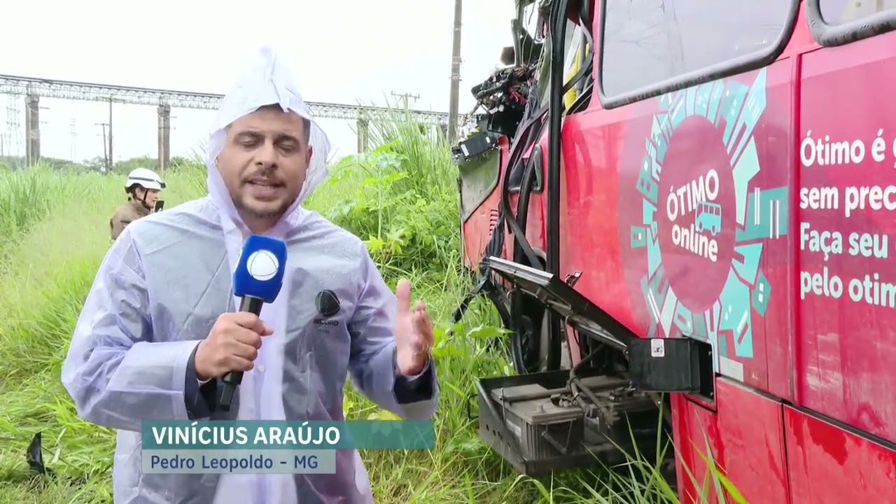 Colisão entre carreta e ônibus deixa sete feridos na MG-424