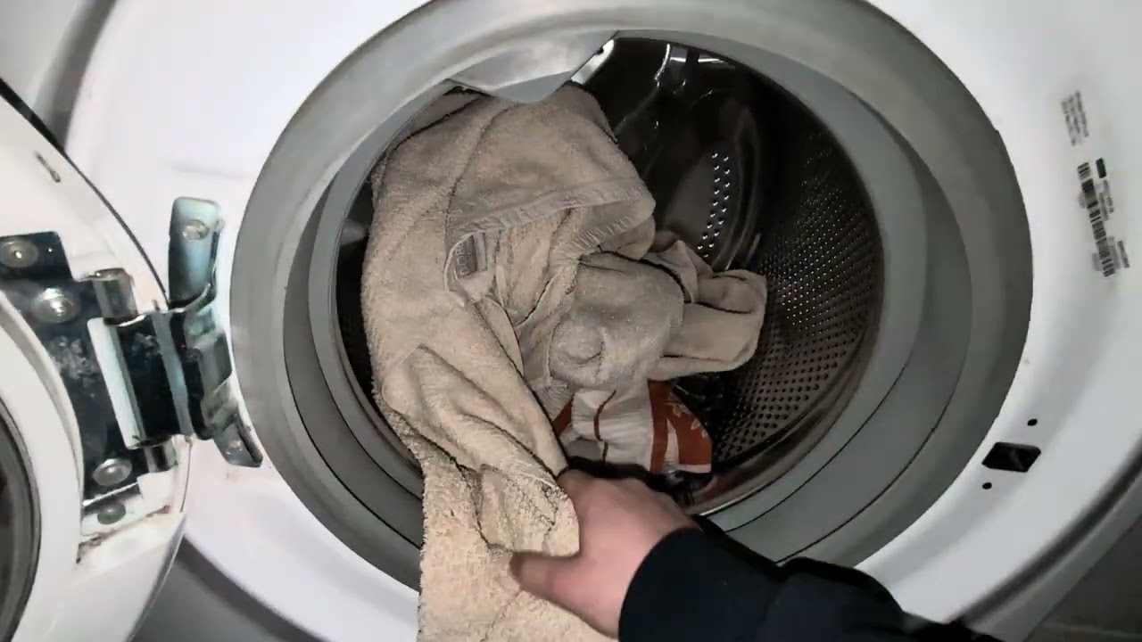 Hotpoint wmjld943 fast wash 60 load at start 