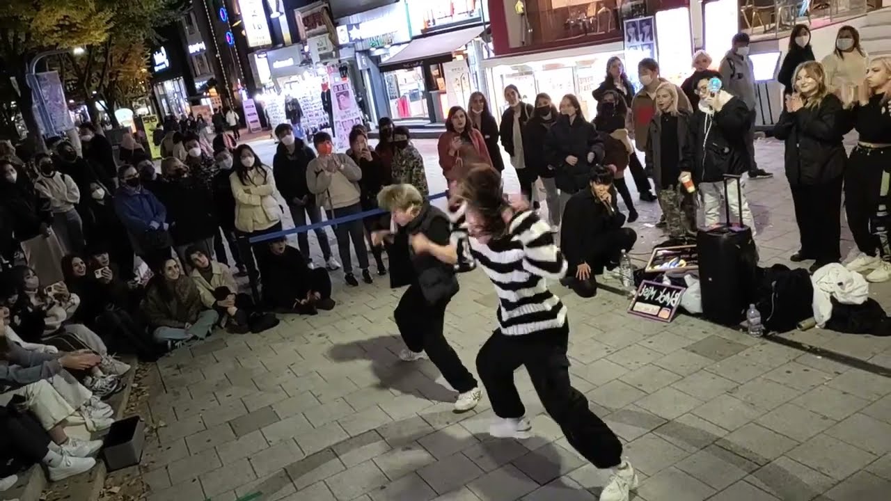 MONDAY. BLACK MIST. WITH HARANG. FANTASTIC HONGDAE BUSKING.