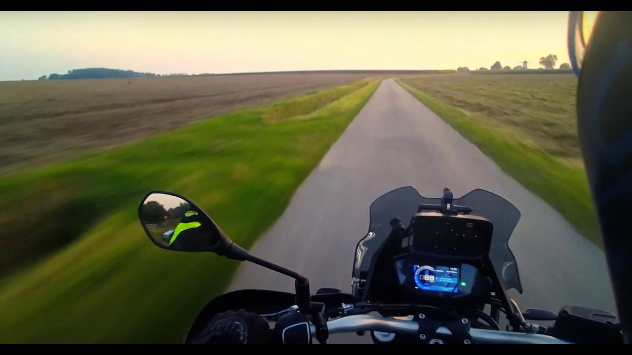 Golden hour is the best! Isn't it? - Moto Guzzi V85TT - POV