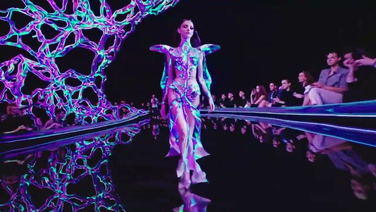 🔥 🔥 Futuristic Fashion Runway 🔥 🔥