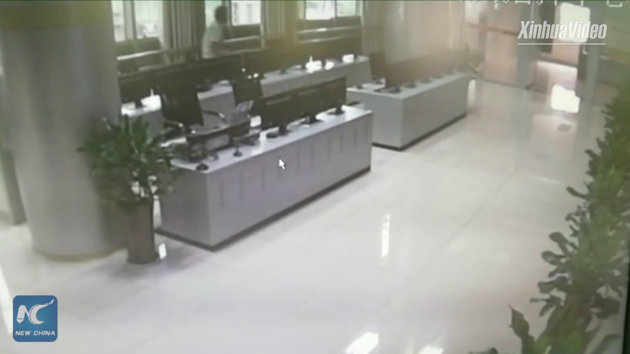 CCTV captures moment 5.4-magnitude earthquake hits SW China