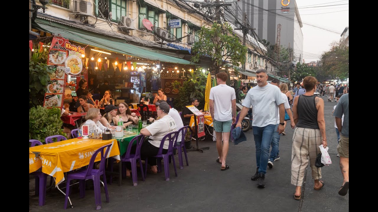 [4K] Walk around Rambuttri Road at sunset discovering the chill side of Khao San area